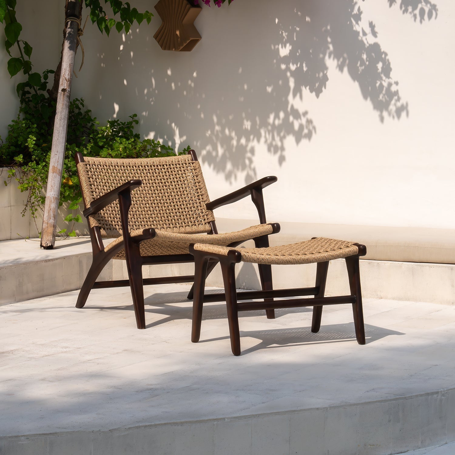 Zara Chocolate Rattan Accent Chair With Armrest - MOOAZAA